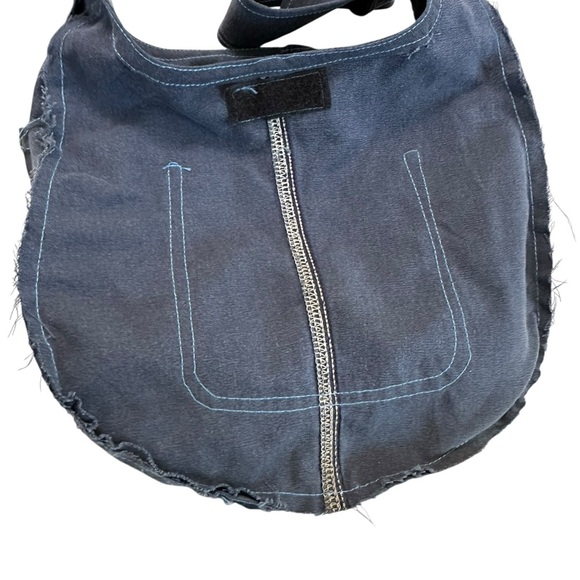 CARHARTT UPCYCLED BLUE TSUNO BAG LEATHER LOGO Size 11x 13" - Picture 7 of 17